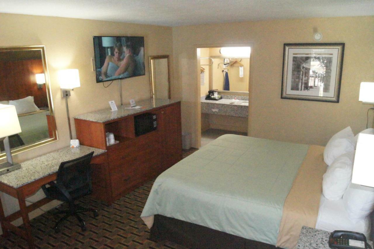 Days Inn By Wyndham Durham/Near Duke University Ngoại thất bức ảnh