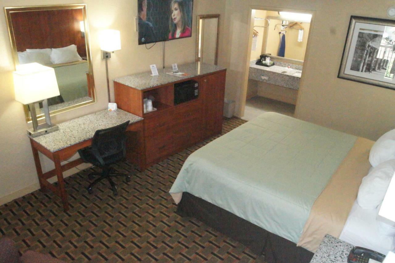Days Inn By Wyndham Durham/Near Duke University Ngoại thất bức ảnh