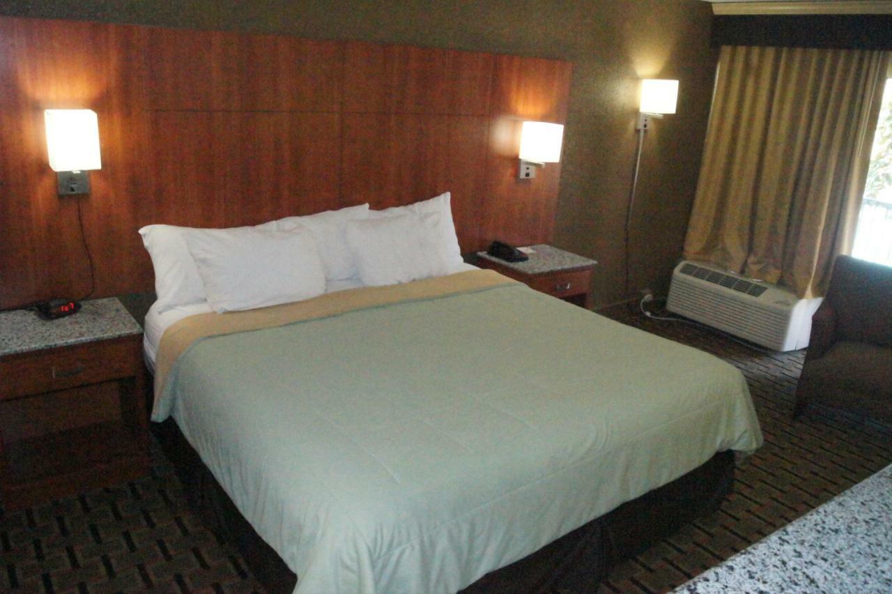 Days Inn By Wyndham Durham/Near Duke University Ngoại thất bức ảnh