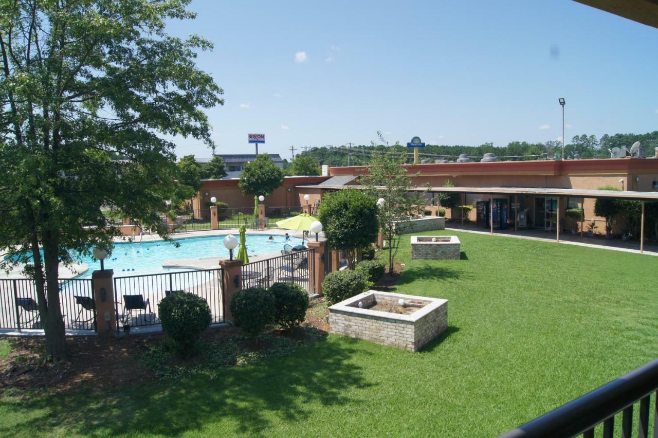 Days Inn By Wyndham Durham/Near Duke University Ngoại thất bức ảnh