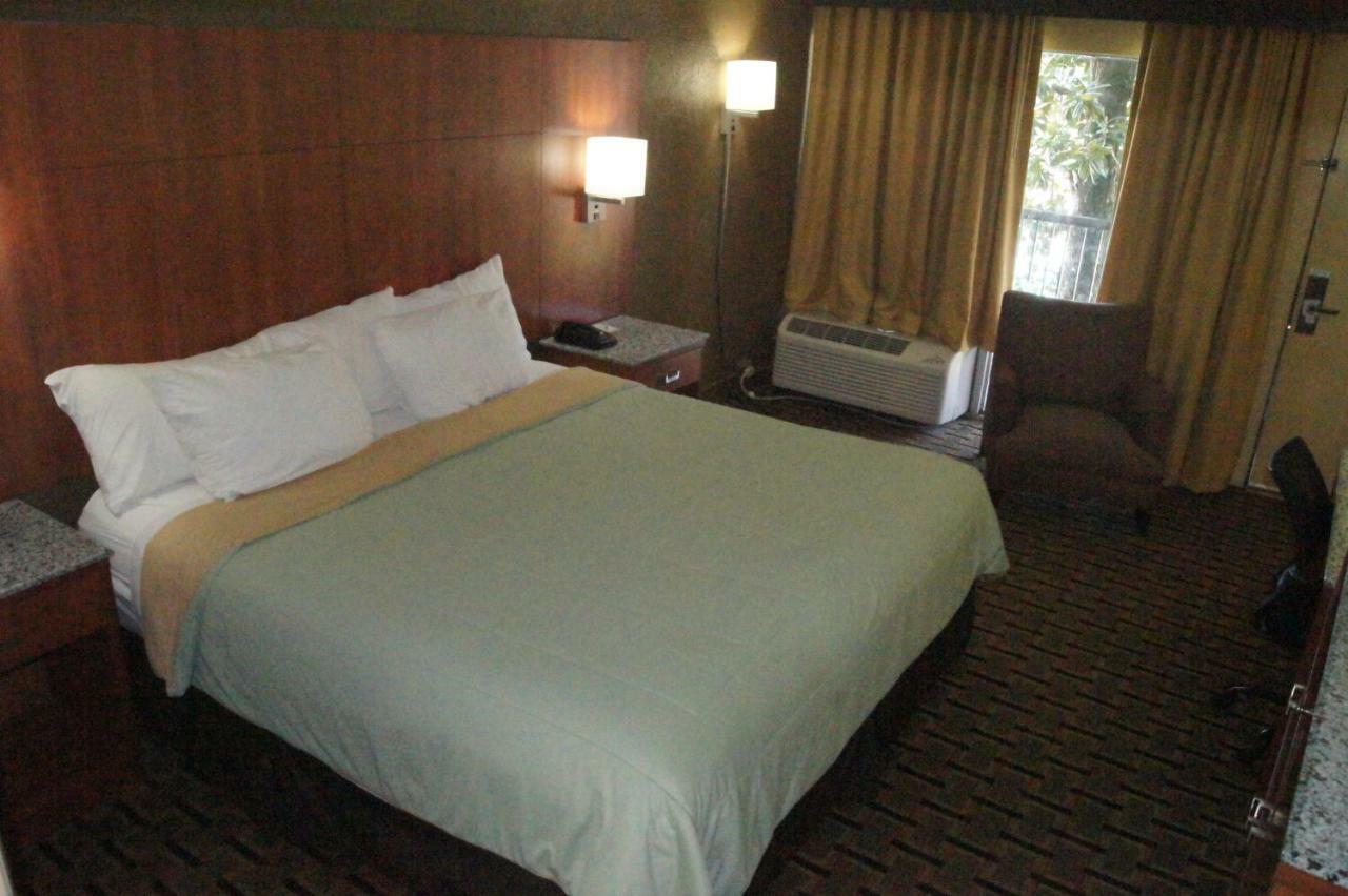 Days Inn By Wyndham Durham/Near Duke University Ngoại thất bức ảnh
